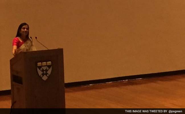 बैंक प्रतिनिधियों तक नकदी उपलब्ध कराने के लिये बैंक उठा रहे हैं कदम : चंदा कोचर