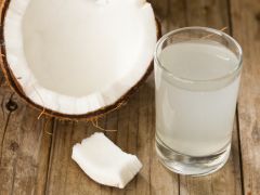 World Coconut Day 2022: इन 7 बड़ी बीमारियों में फायदेमंद है नारियल पानी, जानिए किन रोगों से लड़ने की ताकत बढ़ाता है