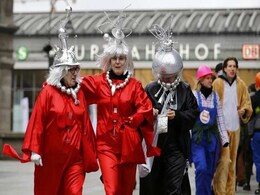 With Extra Police, Cologne Women Revel In Carnival After Attacks With Extra Police, Cologne Women Revel In Carnival After Attacks