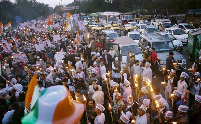 Delhi Congress Takes Out Candlelight March Over AAP's 'Failure'