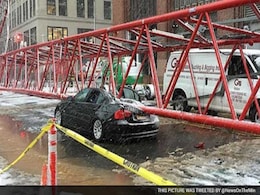 न्यूयॉर्क के मैनहट्टन में निर्माण कार्य में लगी क्रेन गिरी, कई कारें दबीं न्यूयॉर्क के मैनहट्टन में निर्माण कार्य में लगी क्रेन गिरी, कई कारें दबीं