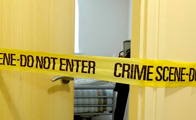 Crime News: अवघ्या 3 वर्षांचा संसार उद्ध्वस्त; बायकोला क्रूरपणे संपवलं, नवऱ्याचीही आत्महत्या Crime News: अवघ्या 3 वर्षांचा संसार उद्ध्वस्त; बायकोला क्रूरपणे संपवलं, नवऱ्याचीही आत्महत्या