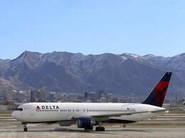 Woman Sneaks Onto Delta Flight Without Boarding Pass, Refused To Move Woman Sneaks Onto Delta Flight Without Boarding Pass, Refused To Move