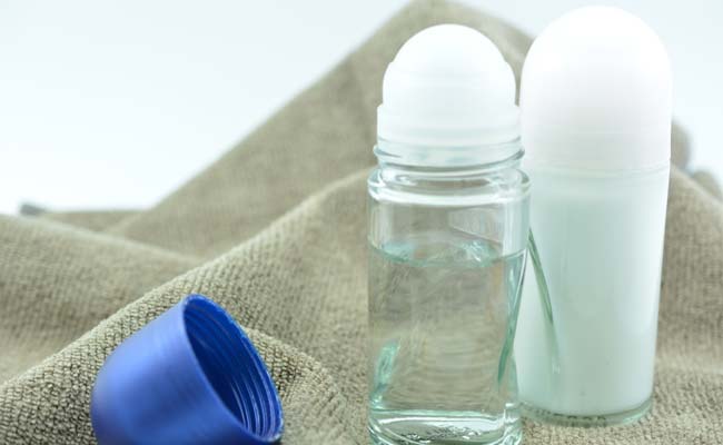 Deodorants, Antiperspirants Alter Our Skin Bacteria