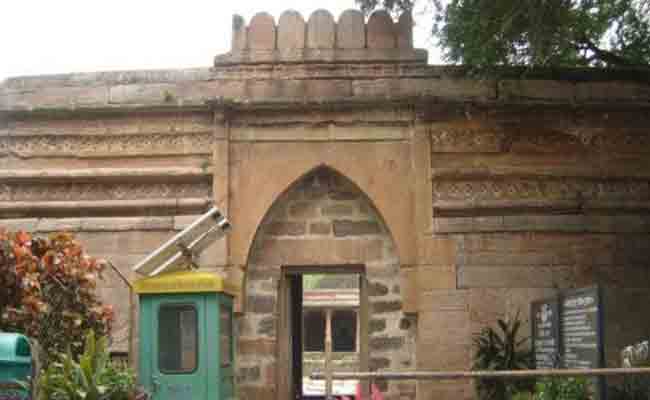 भोजशाला पर हिंदू और मुस्लिम के बाद जैन समाज ने किया दावा, सुप्रीम कोर्ट में याचिका दायर कर कही ये बात भोजशाला पर हिंदू और मुस्लिम के बाद जैन समाज ने किया दावा, सुप्रीम कोर्ट में याचिका दायर कर कही ये बात