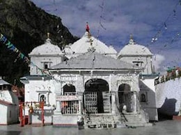 उत्तराखंड में चारधाम यात्रा शुरू, भक्तों के लिए खोले गए गंगोत्री-यमुनोत्री मंदिरों के पट उत्तराखंड में चारधाम यात्रा शुरू, भक्तों के लिए खोले गए गंगोत्री-यमुनोत्री मंदिरों के पट