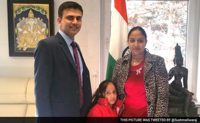 जर्मनी के शरणार्थी कैंप में फंसी गुरप्रीत और उनकी बेटी को भारत लाया गया जर्मनी के शरणार्थी कैंप में फंसी गुरप्रीत और उनकी बेटी को भारत लाया गया