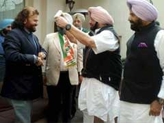 Famous Sufi Singer Hans Raj Hans Joins Congress, Hits Out At Akali Dal And AAP