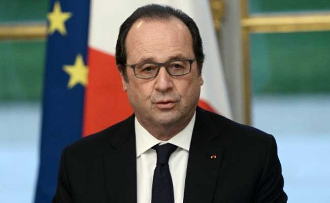 Francois Hollande Meets Paris Attack Victims After Suspect Captured