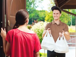 ऑनलाइन डिलिवरी पहुंचाने वालों के लिए कंपनियों को दिया गया ये सुझाव ऑनलाइन डिलिवरी पहुंचाने वालों के लिए कंपनियों को दिया गया ये सुझाव