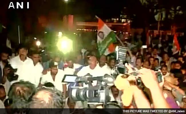 MIM, Congress Workers Clash In Old City Of Hyderabad
