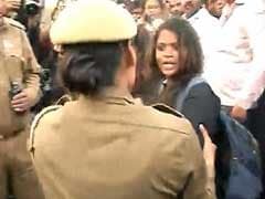 Students And Police Clash At India Gate During Candlelight March