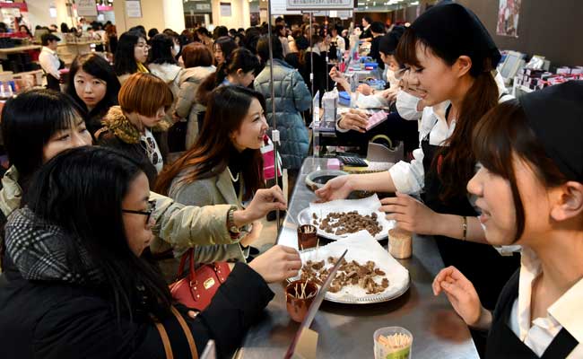 Roses Are Red, Elbows Are Blue: Japanese Women Fight For Their Valentines