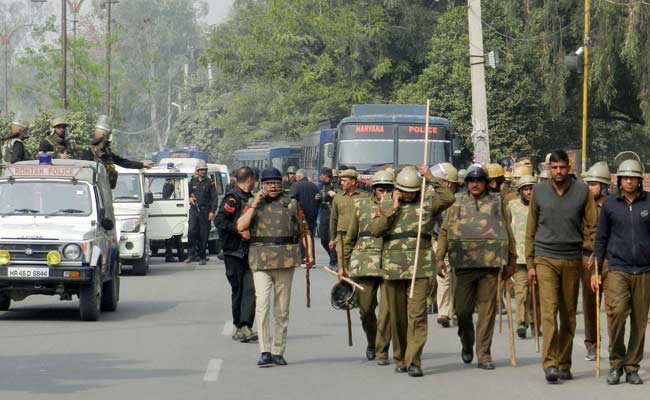 जाट आंदोलन : अर्धसैनिक बल के 200 जवानों को हवाई मार्ग से रोहतक भेजा गया