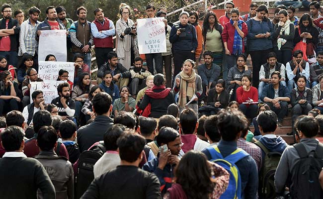 JNU Students Refuse To Accept Show-Cause Notices