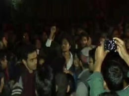 जेएनयू विवाद : देशद्रोह के आरोपी पांच छात्रों को कैंपस में देखा गया जेएनयू विवाद : देशद्रोह के आरोपी पांच छात्रों को कैंपस में देखा गया