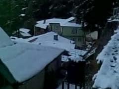 Cold Wave Intensifies In Kashmir, Gulmarg Records -7.2 Degree Celsius