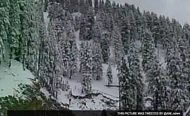 Rain, Fresh Snowfall Break Dry Spell In Kashmir