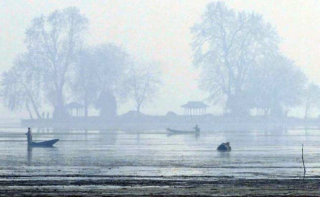 Kashmir's Warmest Winter In 7 Decades Disappoints Some, Worries Many