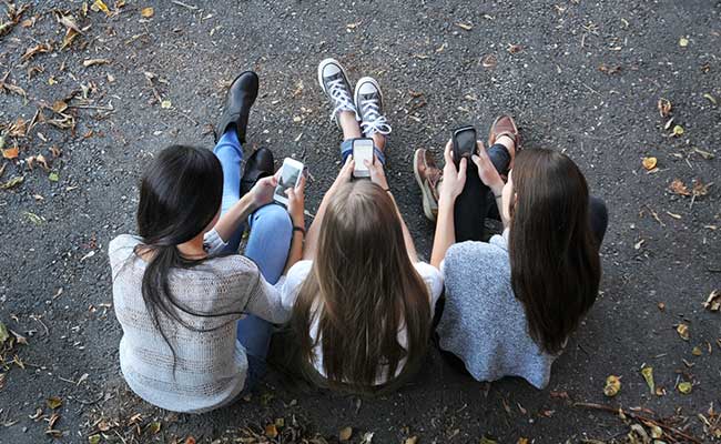 India's Urban Children Spend 4 Hours On Mobile Internet Per Day: Survey