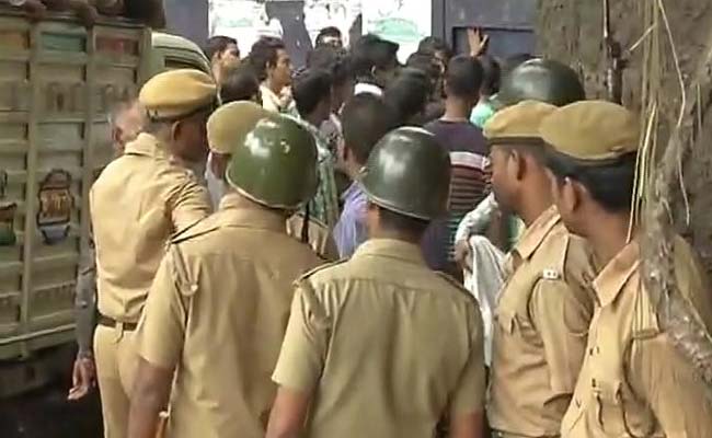 2 Men On Motorcycle Open Fire Near Loreto School In Kolkata, 1 Injured