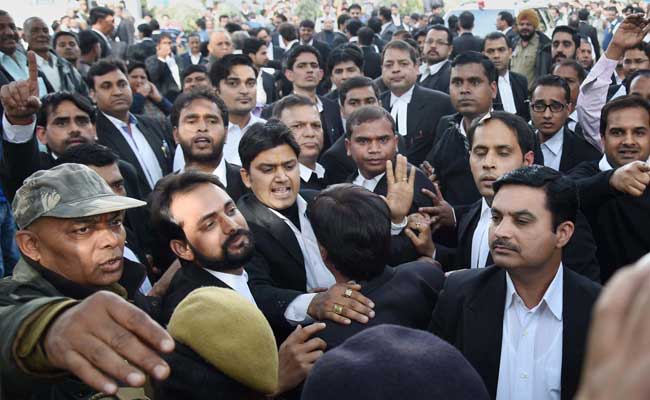 Lawyers Union Seeks Action Against Mob Which Attacked Journalists