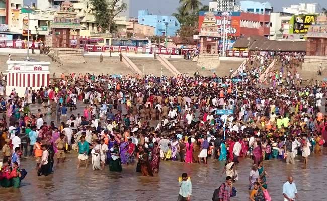 दक्षिण भारत के कुंभ ‘महामहम’ पर 10 लाख से अधिक श्रद्धालुओं ने लगाई सरोवर में पुण्य की डुबकी