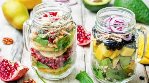 How to Pack The Perfect Mason Jar Salad