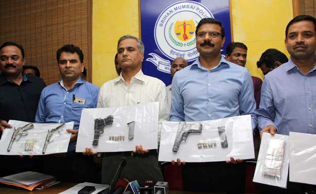 मुंबई में बिल्डर पर गोली चलाने के आरोप में 4 धरे गए