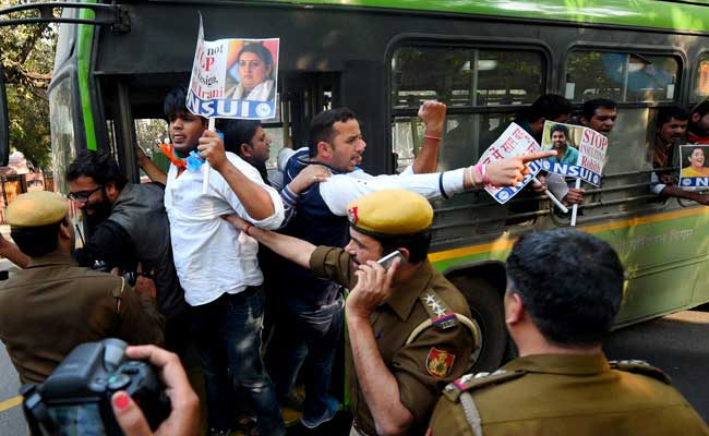Congress Students Union NSUI Protests Outside Smriti Irani's Residence