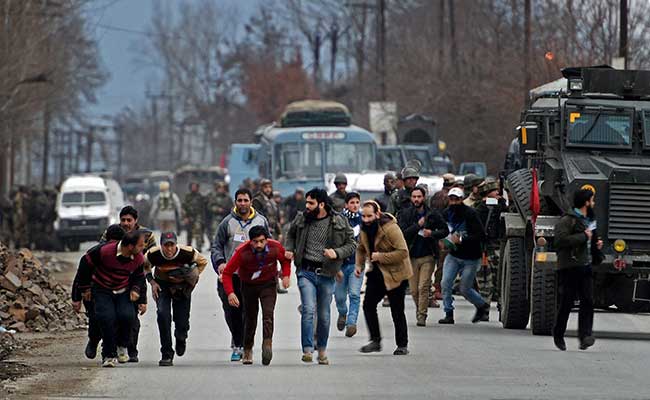 4 Dead, 9 Injured As Terrorists Strike Near Srinagar, Stand-Off Continues