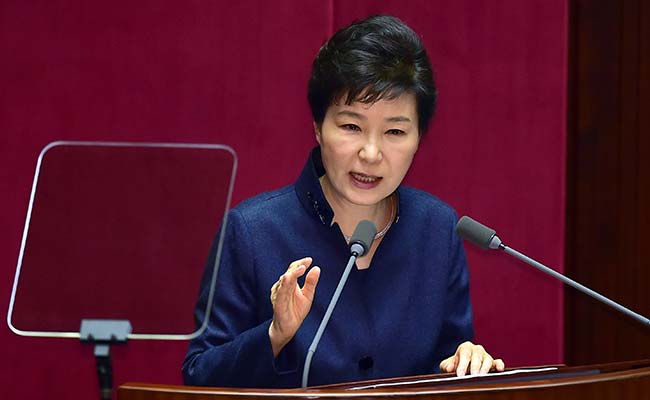 Park Geun-Hye Refuses Order To Testify In Samsung Heir's Trial