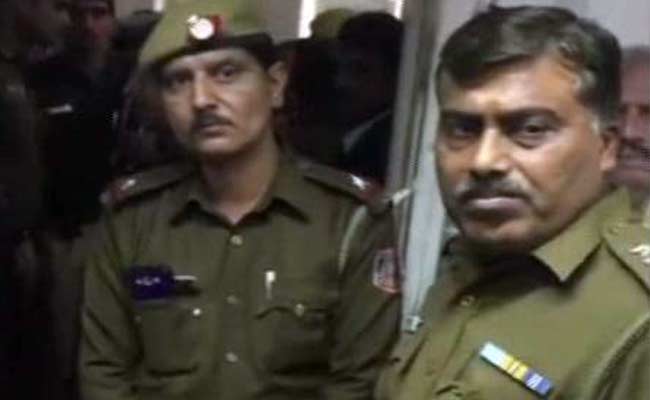 पटियाला हाउस कोर्ट हिंसा मामले में पुलिसवालों से पूछा गया, 'क्या आपके लोग सो रहे थे'