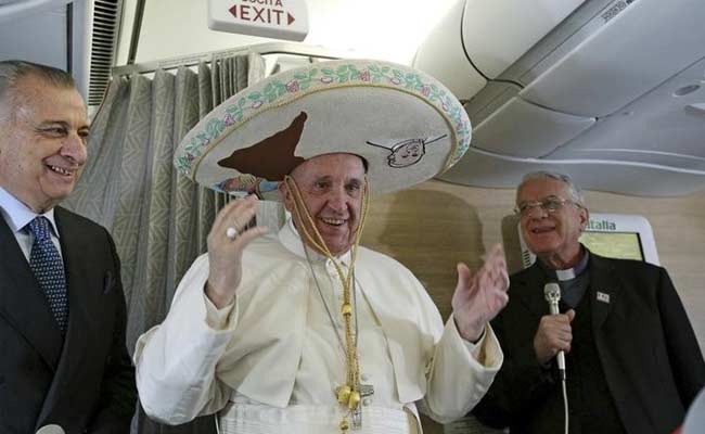 Mexican-American Broadcaster Gives Pope Shoe Shine On Plane