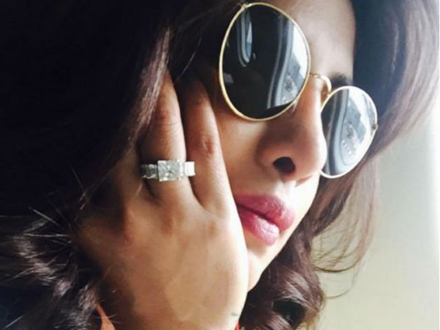 Oscars 2016: Priyanka Chopra Shares Pics From Her 'Dream in Gold'
