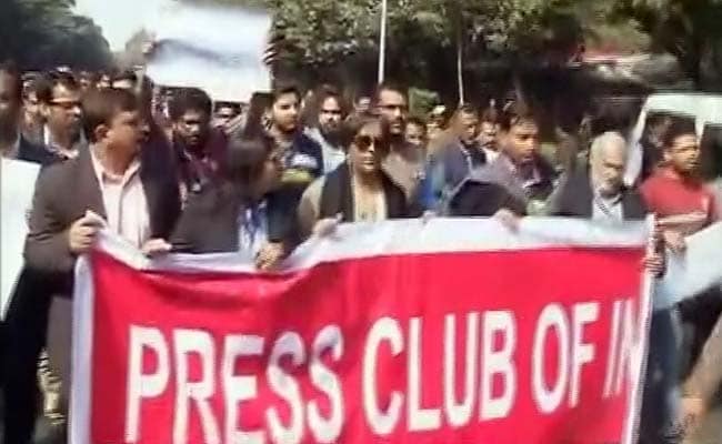 पटियाला हाउस कोर्ट में हुए हमले के खिलाफ पत्रकारों का प्रदर्शन