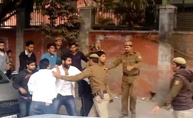 At Shah Rukh Khan's Delhi University Visit, Student Protesters Detained