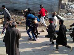 पुलवामा में हिजबुल के तीन स्थानीय आतंकियों के मारे जाने पर हिंसा
