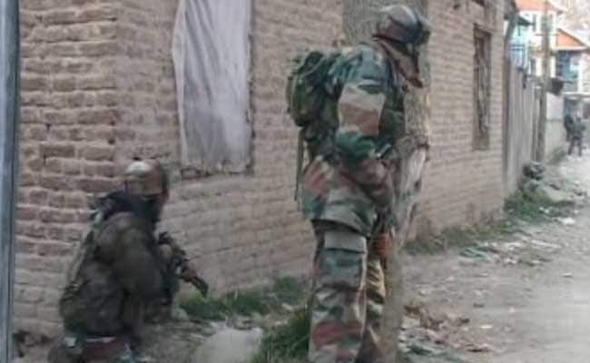 दक्षिण कश्मीर में तलाशी अभियान में मिले आतंकवादी, मुठभेड़ जारी