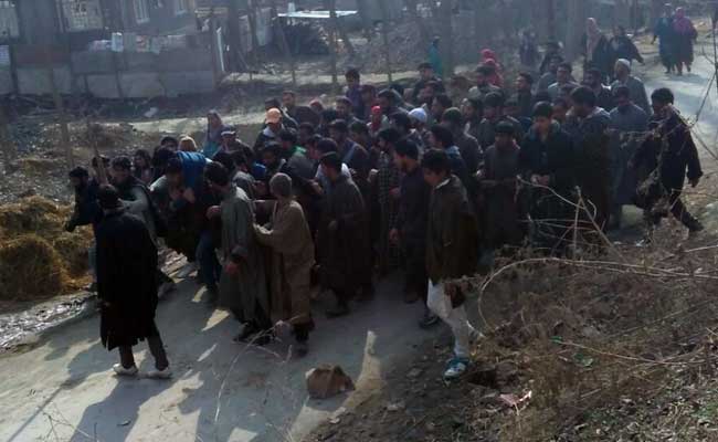 Mehbooba Mufti Condemns Pulwama Deaths In Police Firing