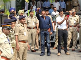 मुन्नाभाई को जेलर की सलाह, 'जैसे जेल में अच्छे से रहे वैसे ही बाहर भी रहना' मुन्नाभाई को जेलर की सलाह, 'जैसे जेल में अच्छे से रहे वैसे ही बाहर भी रहना'