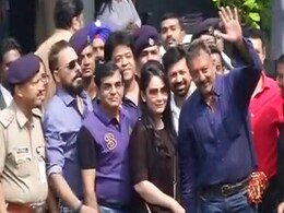 पुणे की येरवडा जेल से रिहा होकर संजय दत्त ने कहा, आजादी की राह आसान नहीं रही पुणे की येरवडा जेल से रिहा होकर संजय दत्त ने कहा, आजादी की राह आसान नहीं रही
