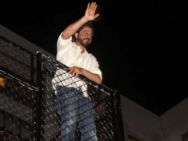 Shah Rukh Khan Fined 1.93 Lakh For Illegal Ramp Outside Mannat