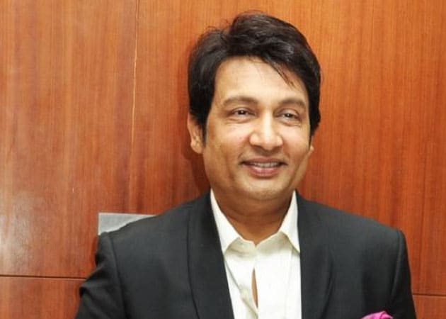Shekhar Suman Tweets About 'Near-Fatal' Accident While on Stage