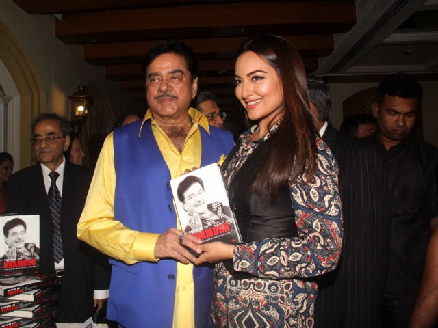 The Reason Why Sonakshi is 'Scared' to Read Shatrughan Sinha's Biography
