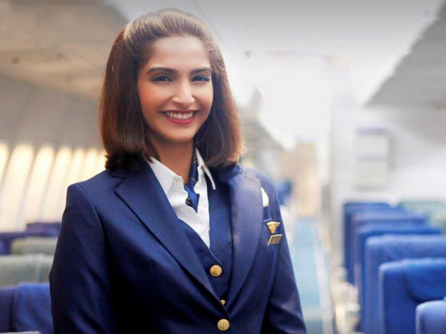 Arvind Kejriwal Watches <i>Neerja</i> With His Colleagues