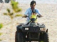 This Shah Rukh Khan, AbRam Moment is Just Too Cute to be True