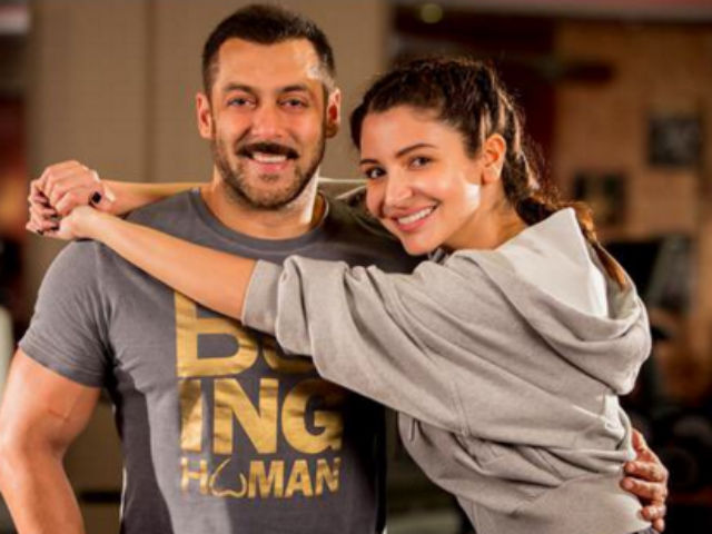 Valentine's Day Special: Salman, Anushka Look Fabulous in This <I>Sultan</i> Pic