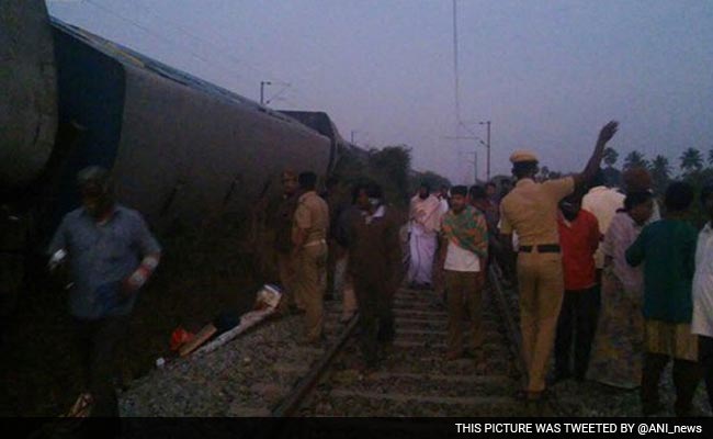 तमिलनाडु : वेल्लोर के पास पटरी से उतरी कन्याकुमारी-बेंगलुरु एक्सप्रेस, कई घायल