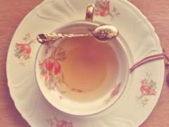 चाय के शौकीनों के लिए खुशखबरी : ट्रेन में मिलेगी कुल्हड़ चाय, अदरक-तुलसी चाय, शहद-अदरक-नीबू चाय